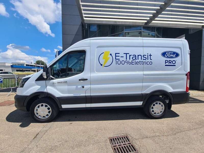 Usata Ford Transit Trend 135 kW (184 CV) 2023 Frozen white Furgone