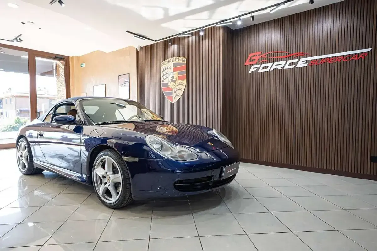 Usata Porsche 911 Carrera 4 Cabriolet 300 CV (220 kW) 2001 Blu/azzurro Cabrio