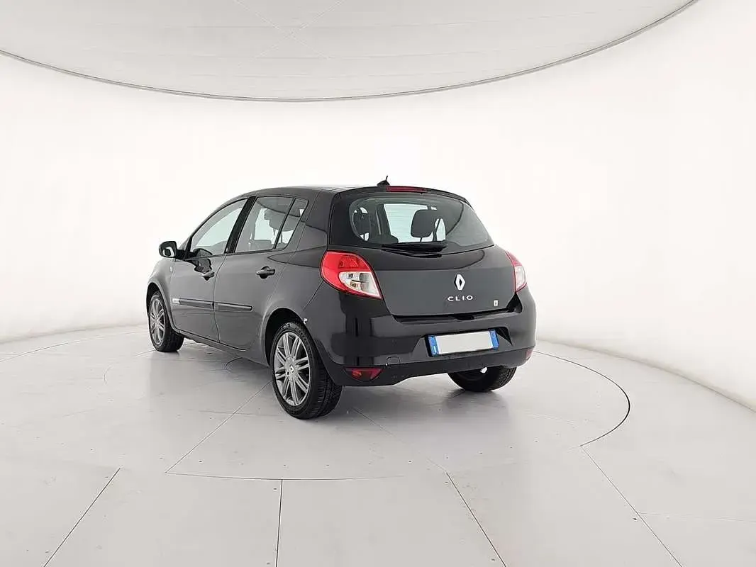 Occasion Renault Clio III 75 PK (55 kW) 2011 Zwart Sedan