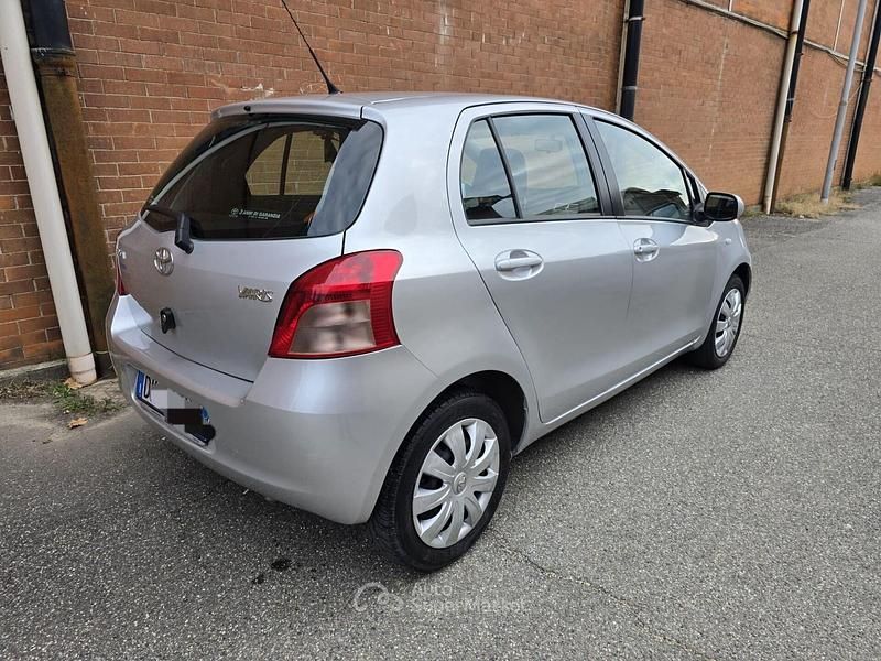 Usata Toyota Yaris Sol 87 CV (63 kW) 2007 Grigio Berlina