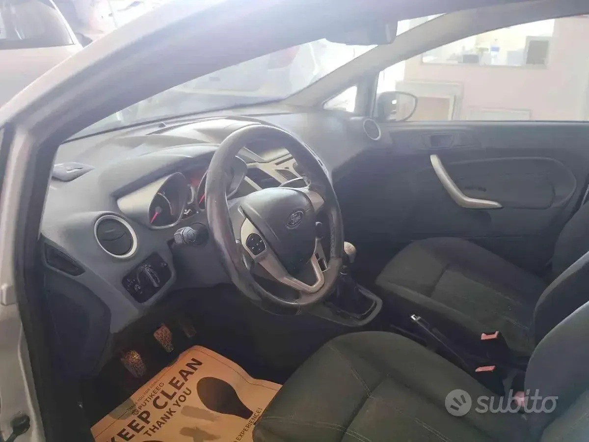 Usata Ford Fiesta 97 CV (71 kW) 2009 Grigio Berlina