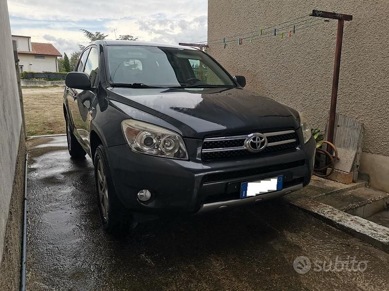 Usata 2007 Toyota RAV4 SUV | 7000 € (Buon prezzo) - Immagine 1/4