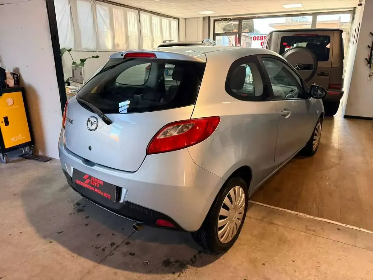 Usata Mazda 2 75 CV (55 kW) 2009 Blu/azzurro Utilitaria