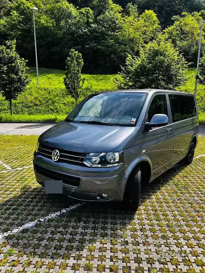 Usata VW Caravelle 102 CV (75 kW) 2012 Grigio Furgone