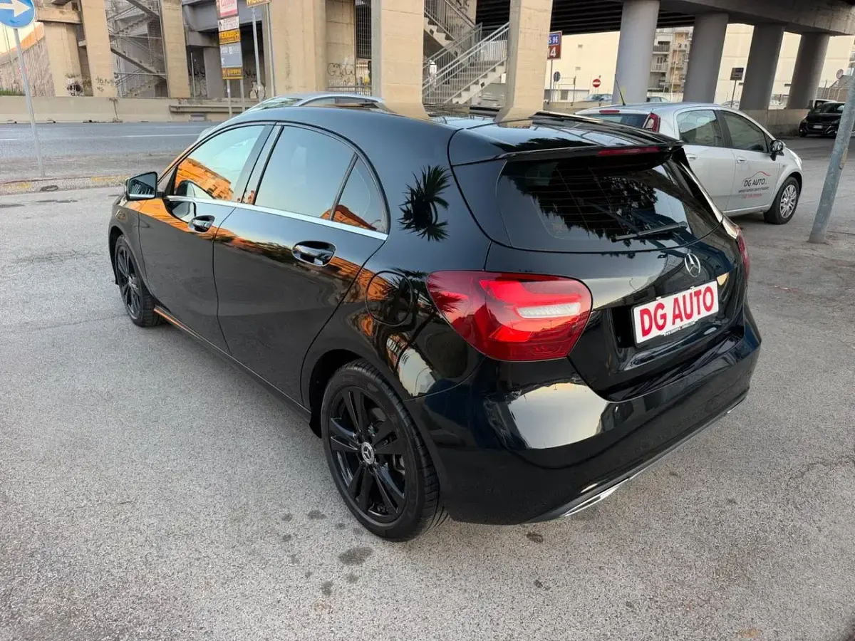 Usata Mercedes A180 Premium 109 CV (80 kW) 2018 Nero Berlina