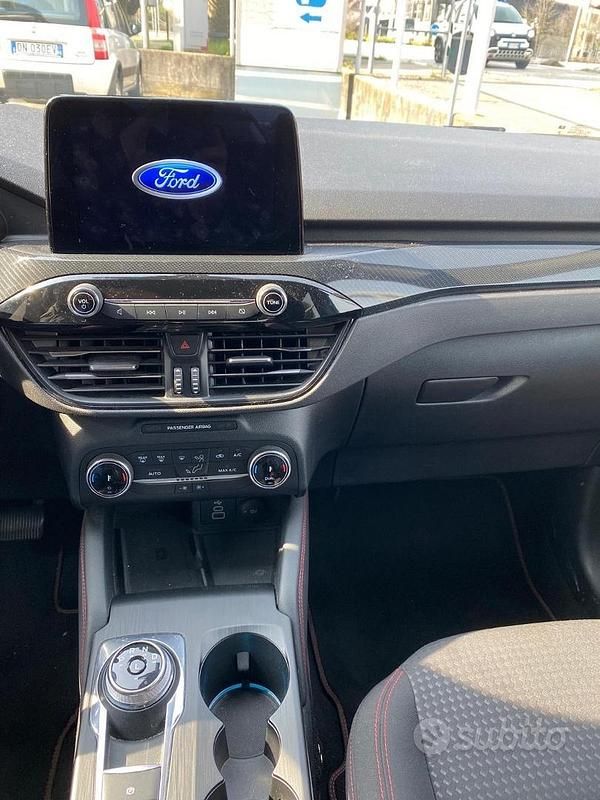 Usata Ford Kuga 225 CV (165 kW) 2023 Grigio SUV