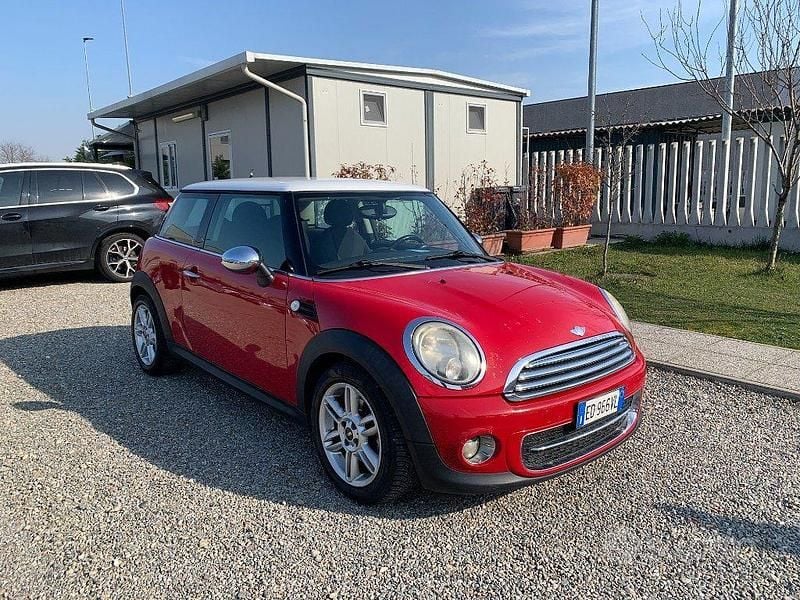 Usata Mini Cooper D 111 CV (81 kW) 2010 Rosso Utilitaria