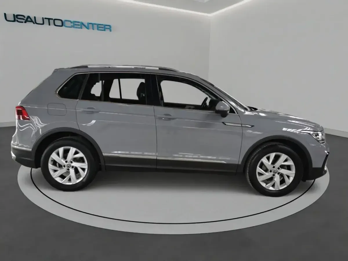 Usata VW Tiguan R-line 150 CV (110 kW) 2023 Grenadill black metallizzato SUV