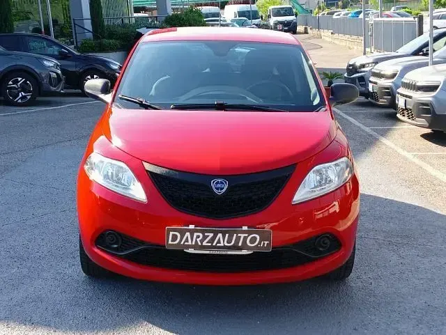 Usata Lancia Ypsilon 69 CV (50 kW) 2019 Rosso pastello