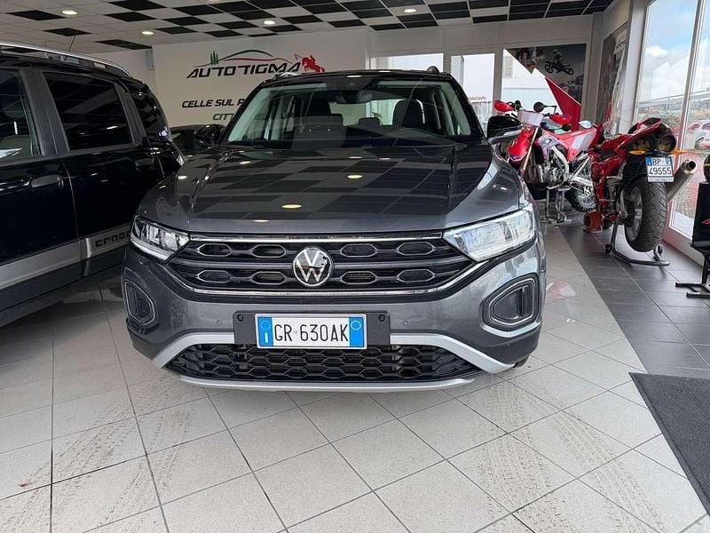 Usata VW T-Roc Life 150 CV (110 kW) 2023 Grigio SUV