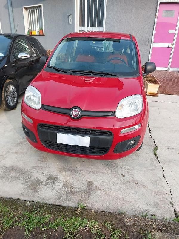 Usata Fiat Panda Lounge 86 CV (63 kW) 2015 Rosso Utilitaria