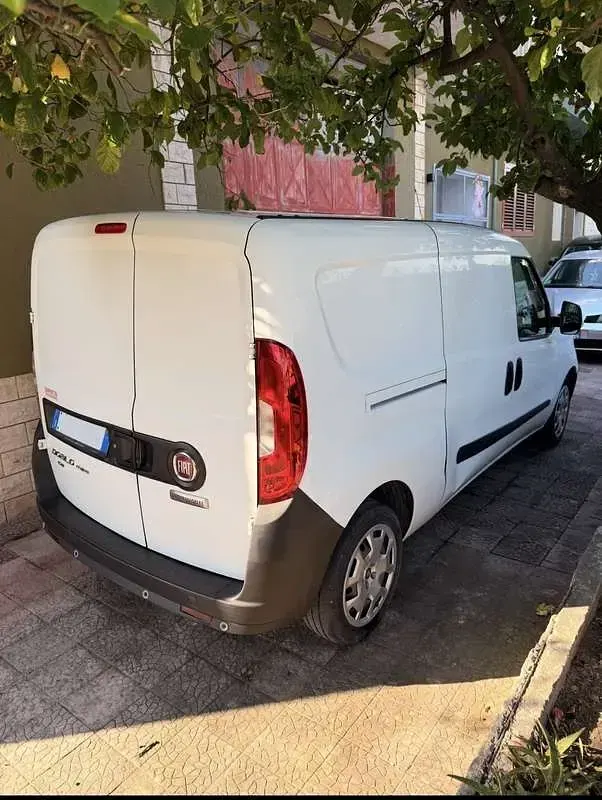 Usata Fiat Doblò 105 CV (77 kW) 2019 Bianco Monovolume