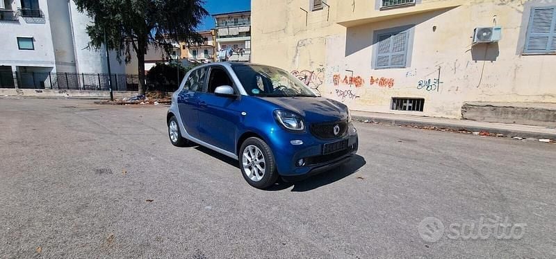 Usata Smart ForFour Passion 90 CV (66 kW) 2017 Blu Utilitaria
