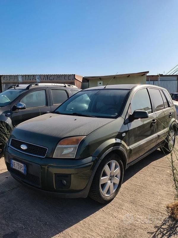 Usata Ford Fusion 90 CV (66 kW) 2006 Verde Utilitaria
