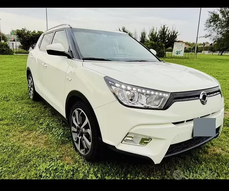 Usata Ssangyong (KGM) Tivoli 115 CV (84 kW) 2016 Bianco SUV
