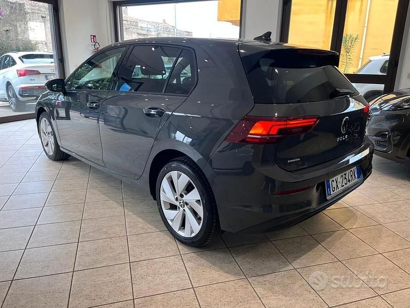 Usata VW Golf VIII Edition 115 CV (84 kW) 2025 Grigio Berlina