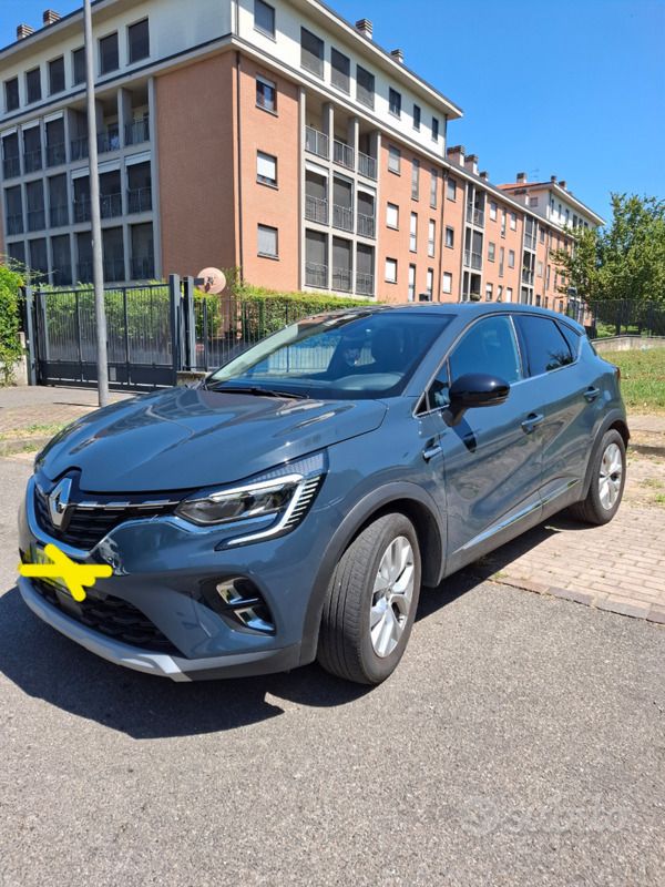 Usata Renault Captur 143 CV (105 kW) 2022 Grigio SUV