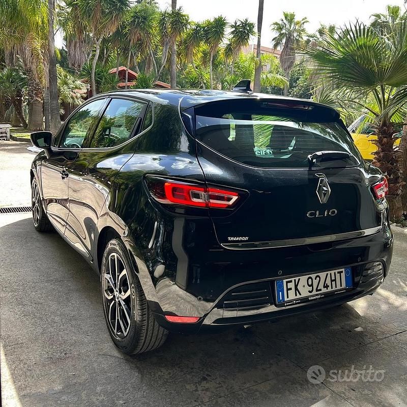 Occasion Renault Clio IV Intens 75 PK (55 kW) 2017 Zwart Sedan