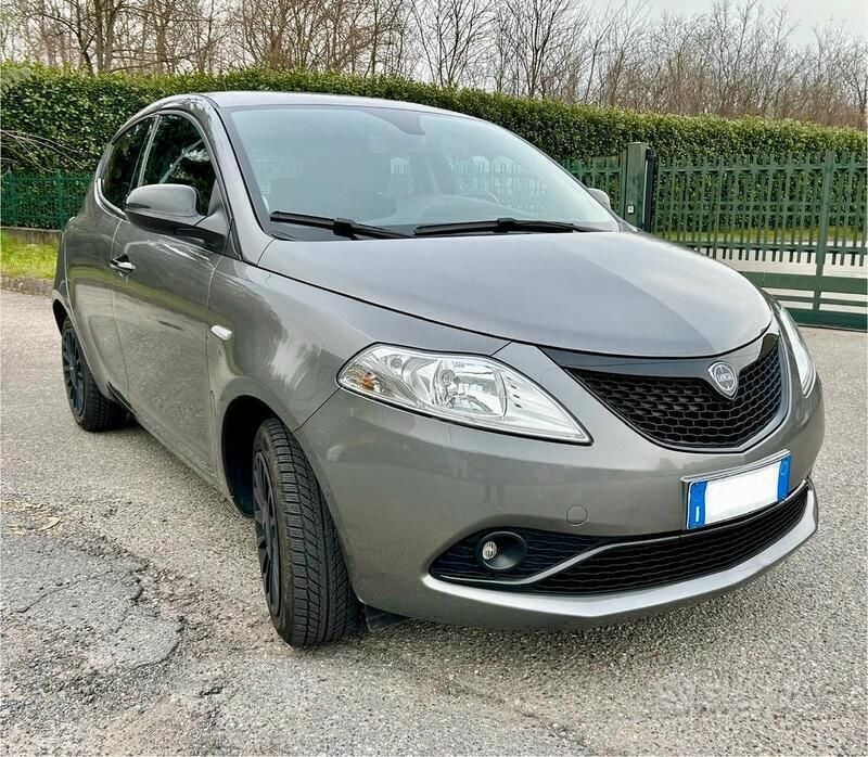 Usata Lancia Ypsilon S 69 CV (50 kW) 2021 Grigio Utilitaria