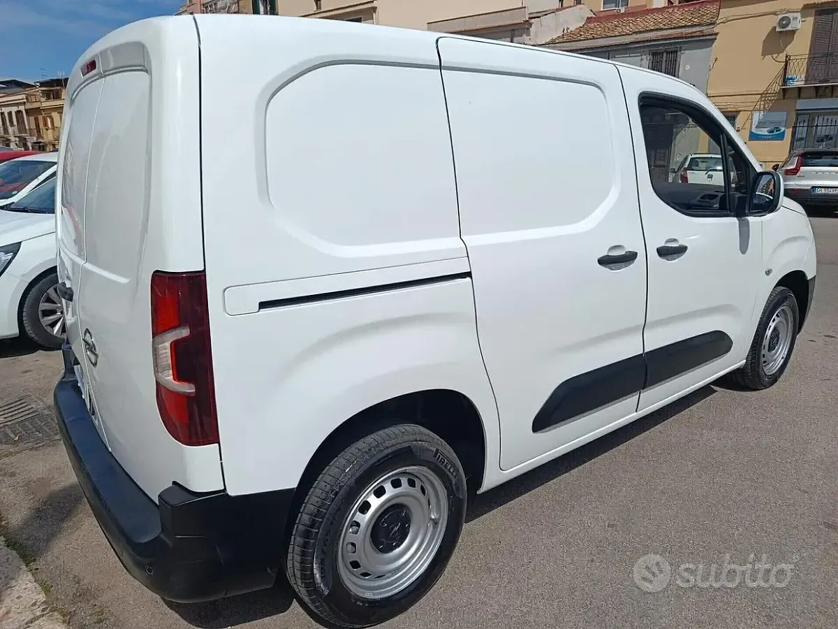 Usata Opel Combo 102 CV (75 kW) 2021 Bianco Monovolume