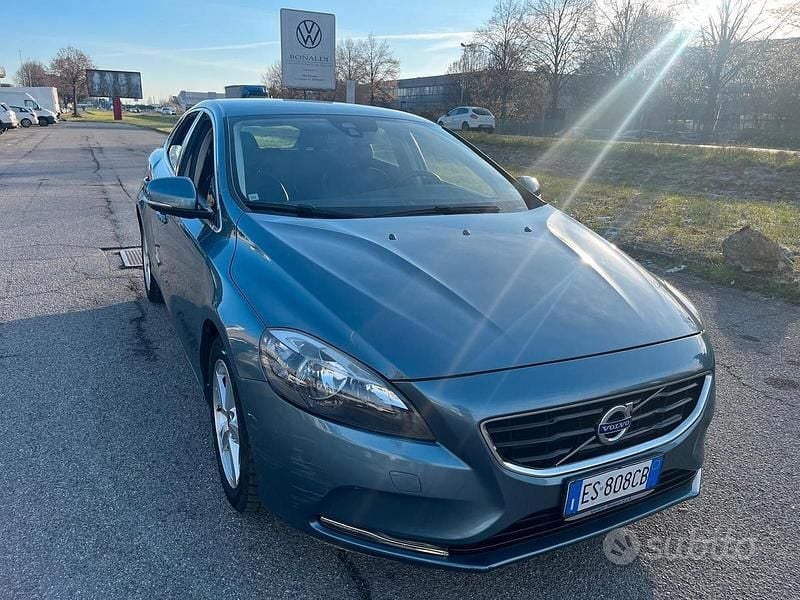 Usata Volvo V40 115 CV (84 kW) 2013 Blu Berlina