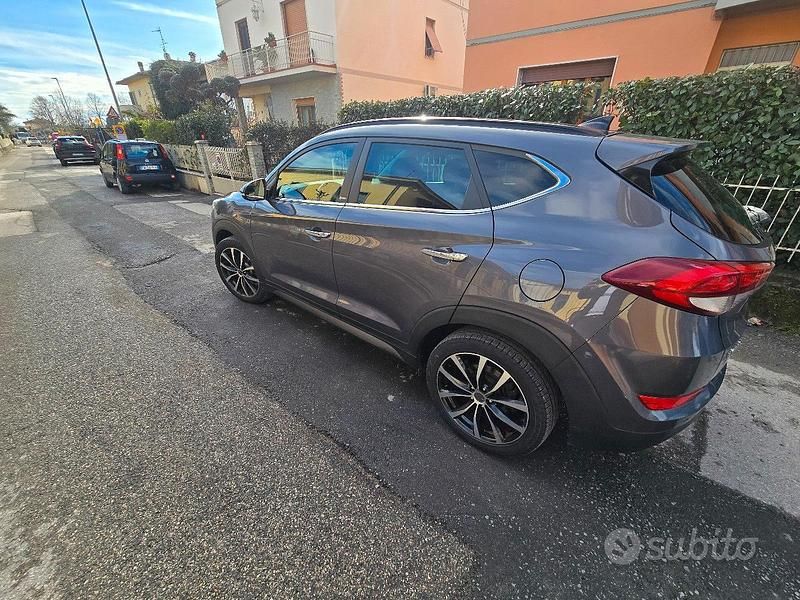 Usata Hyundai Tucson Xpossible 116 CV (85 kW) 2016 Grigio SUV