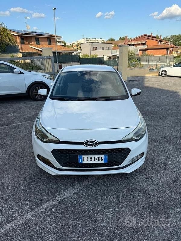 Usata Hyundai i20 Comfort 74 CV (54 kW) 2017 Bianco Berlina