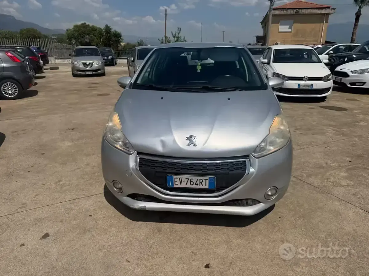 Usata Peugeot 208 Allure 92 CV (67 kW) 2014 Grigio Utilitaria