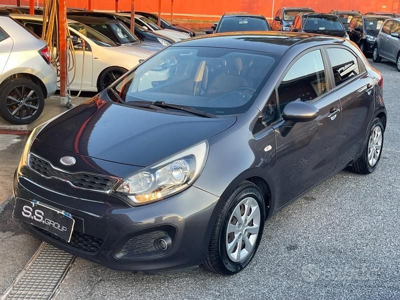 Usata Kia Rio 83 CV (61 kW) 2016 Blu Berlina