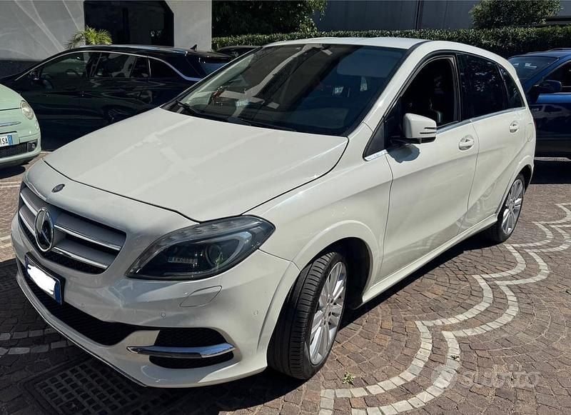 Käytetty Mercedes B200 Premium 156 HP (114 kW) 2014 Valkoinen Tila-auto