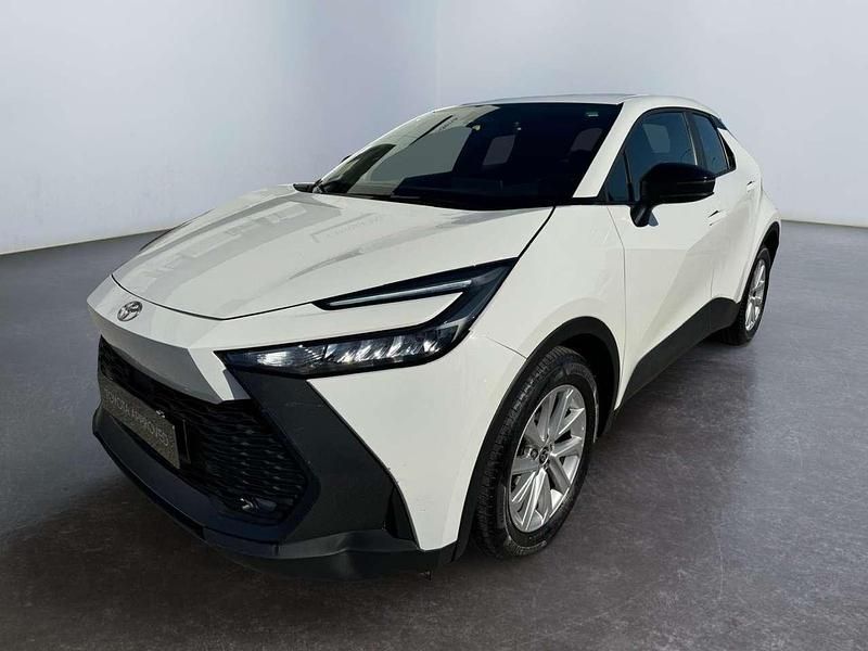 Usata Toyota C-HR Active 140 CV (102 kW) 2024 Bianco SUV