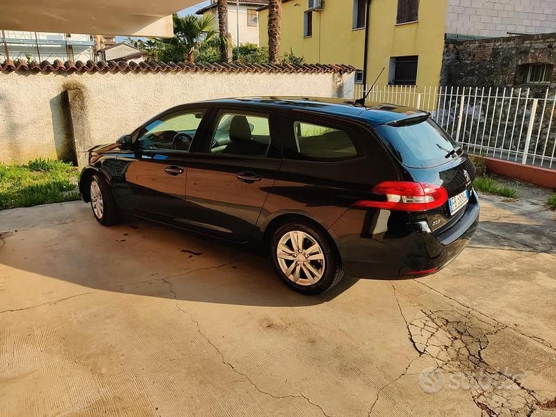 Usata Peugeot 308 SW Business-Line 120 CV (88 kW) 2015 Station wagon