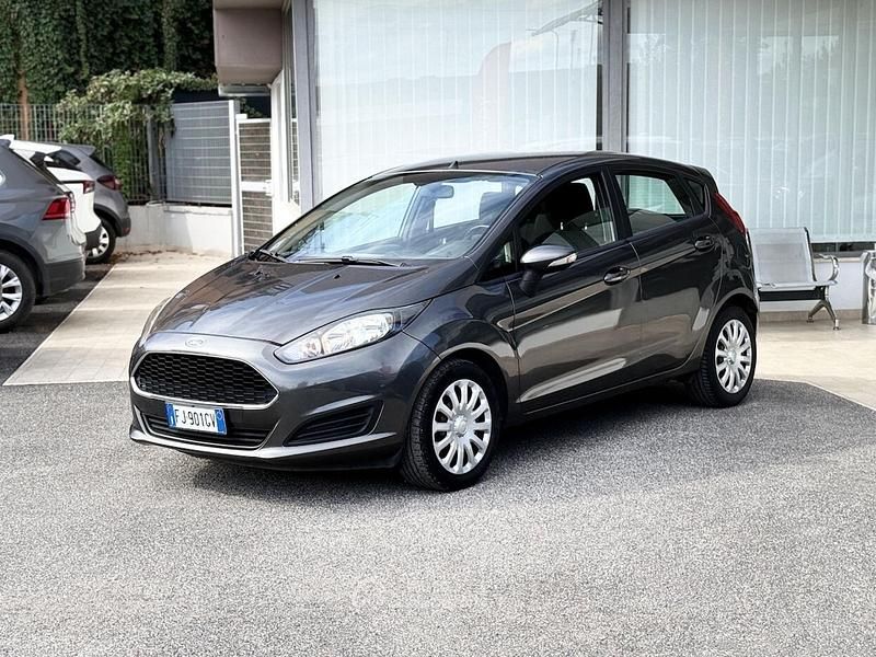 Begagnad Ford Fiesta 75 HK (55 kW) 2017 Grå Halvkombi