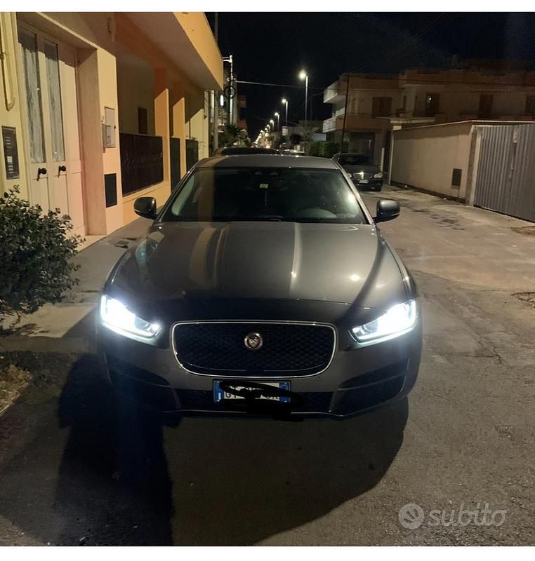 Grigio Usata 2016 Jaguar XE Portfolio Tre volumi | 8500 € (Ottimo prezzo) - Immagine 1/4