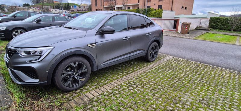 Usata Renault Arkana 145 CV (106 kW) 2023 Grigio SUV