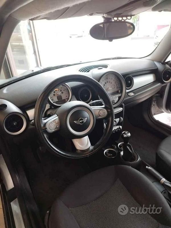 Usado Mini Cooper 109 CV (80 kW) 2009 Gris Utilitario