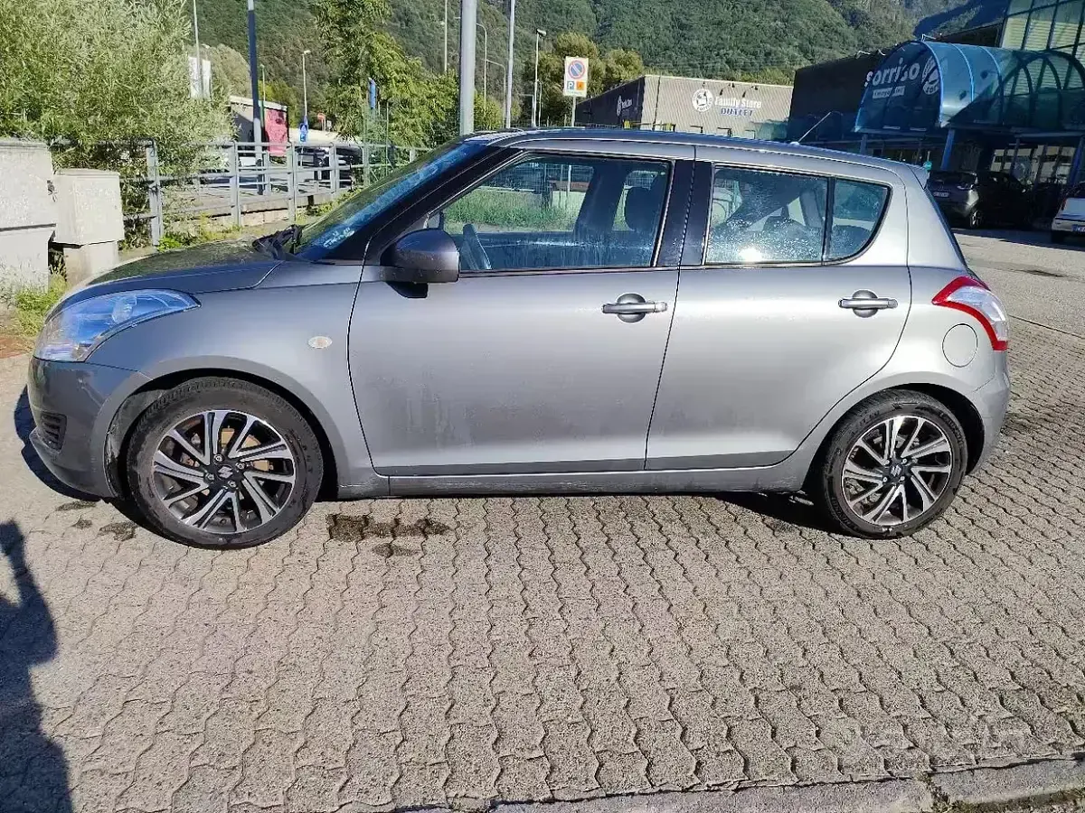 Usata Suzuki Swift 94 CV (69 kW) 2012 Grigio Utilitaria