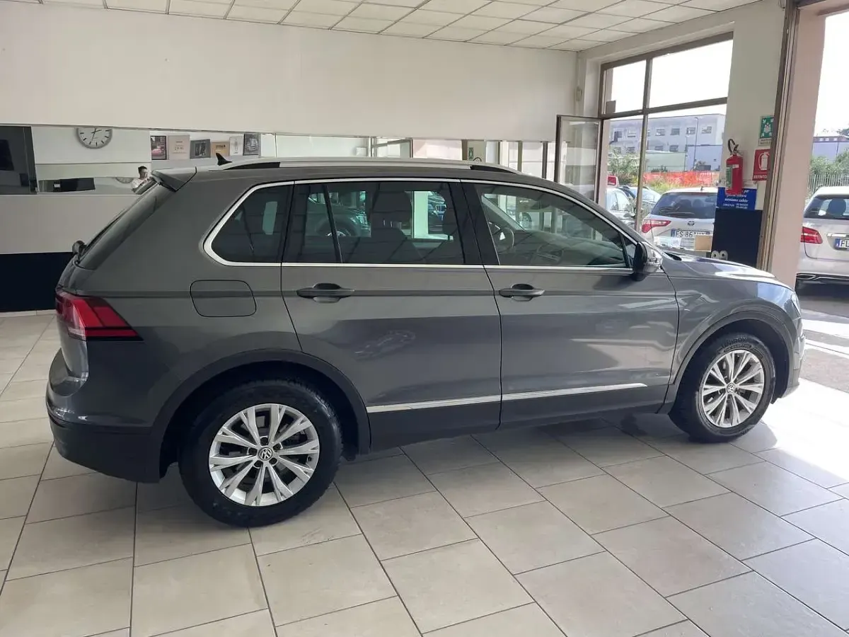 Usata VW Tiguan Business 150 CV (110 kW) 2020 Grigio SUV