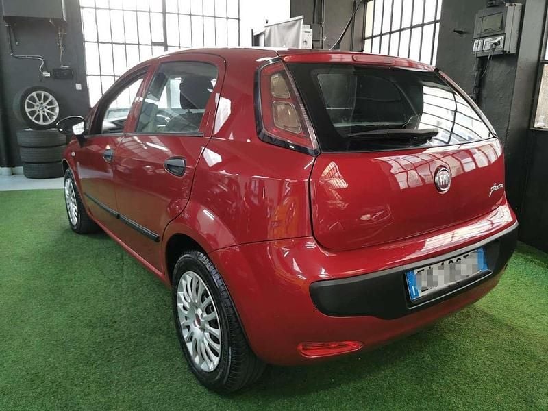 Usata Fiat Grande Punto Dynamic 77 CV (56 kW) 2010 Rosso Utilitaria
