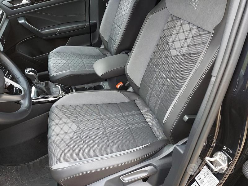 Usata VW T-Roc R-line 150 CV (110 kW) 2024 Nero SUV
