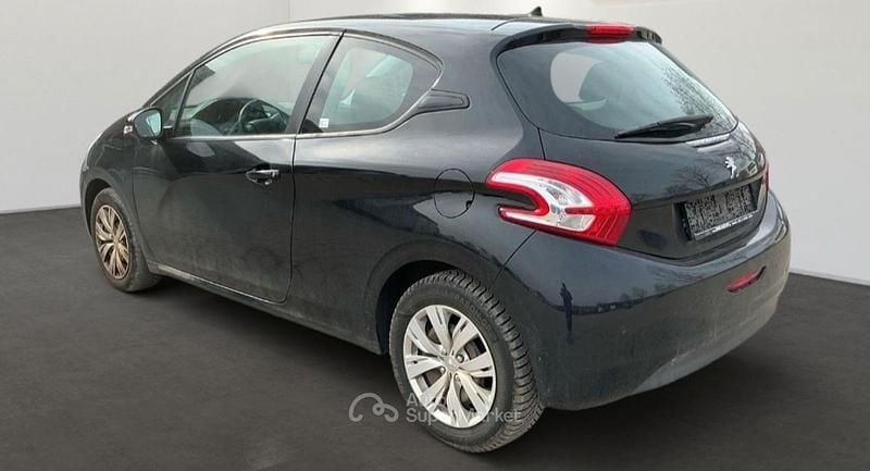 Usata Peugeot 208 83 CV (61 kW) 2014 Nero Utilitaria