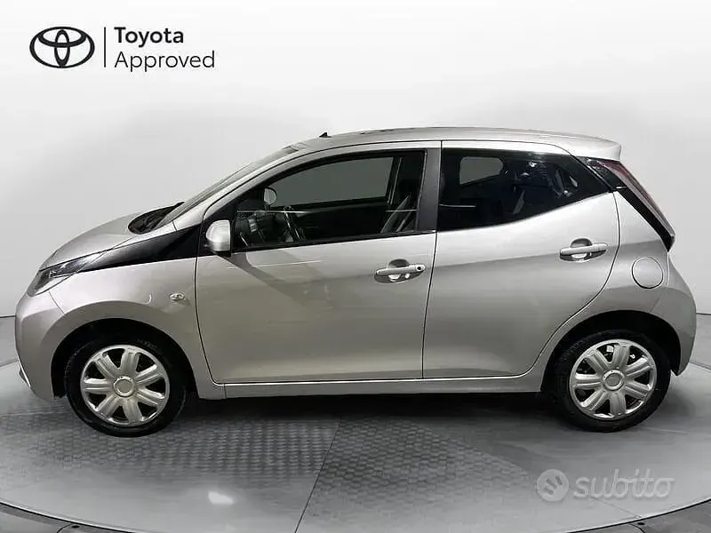 Usata Toyota Aygo X-play 69 CV (50 kW) 2017 Grigio Utilitaria
