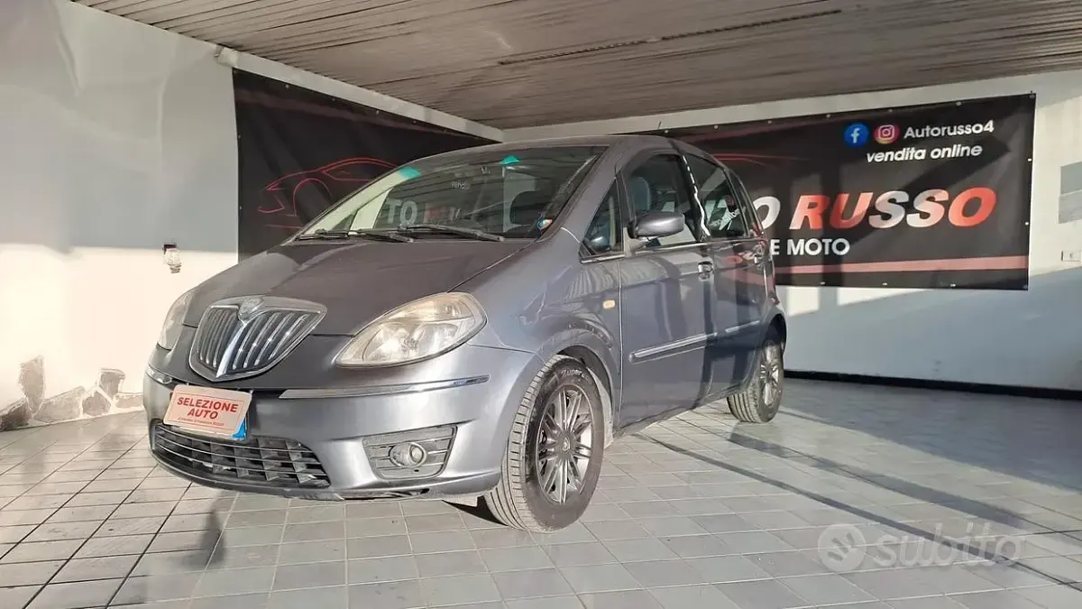 Usata Lancia Musa 120 CV (88 kW) 2008 Grigio Monovolume