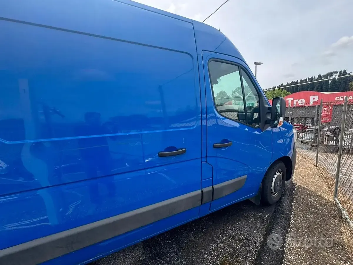 Usata Renault Master 135 CV (99 kW) 2020 Bluazzurro Monovolume