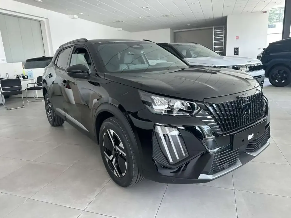 Nuova Peugeot 2008 Allure 101 CV (74 kW) 2025 Nero SUV