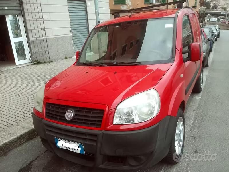Usata Fiat Doblò Active 120 CV (88 kW) 2009 Rosso Monovolume