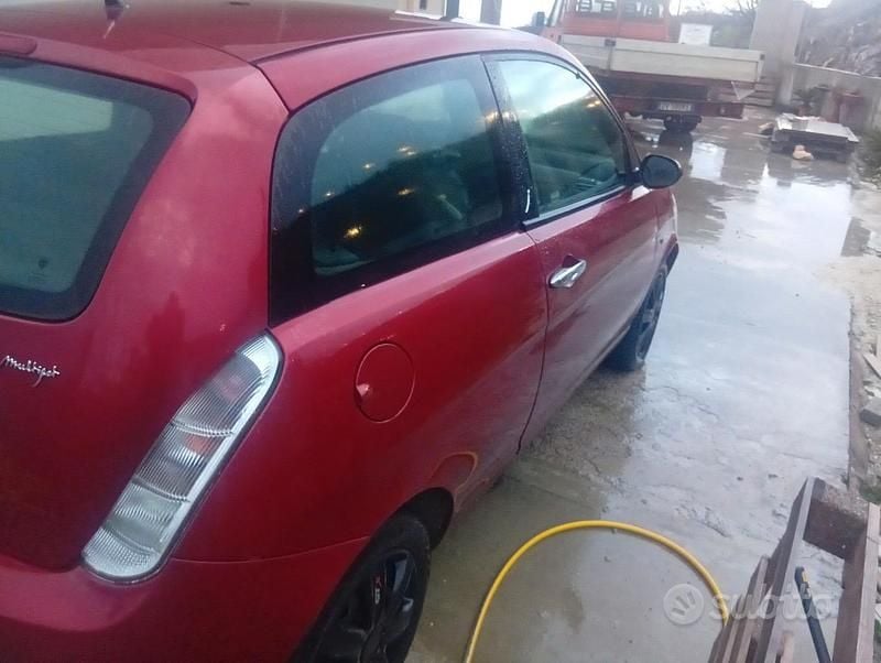 Usata Lancia Ypsilon 90 CV (66 kW) 2007 Rosso Utilitaria