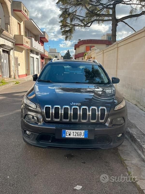 Usata Jeep Cherokee Longitude 140 CV (102 kW) 2014 Grigio SUV