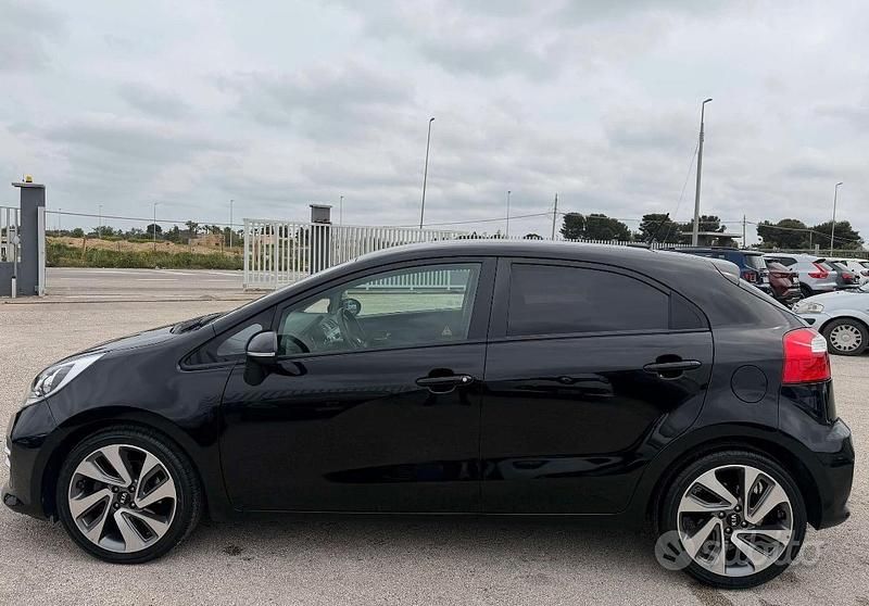 Usata Kia Rio 75 CV (55 kW) 2016 Nero Utilitaria