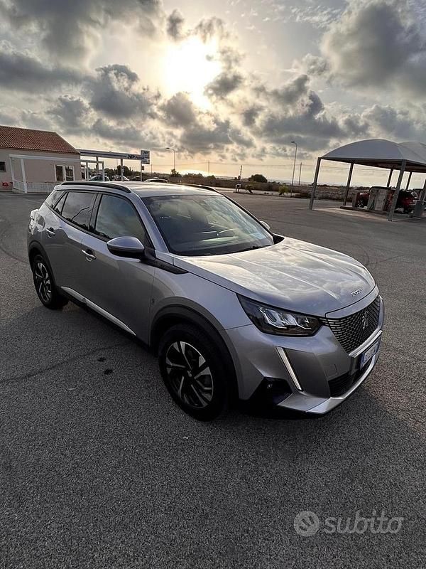 Usata Peugeot e-2008 Allure 100 kW (136 CV) 2021 Grigio SUV